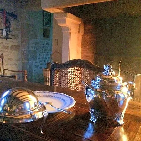 Logis De La Touche Bed & Breakfast 3*