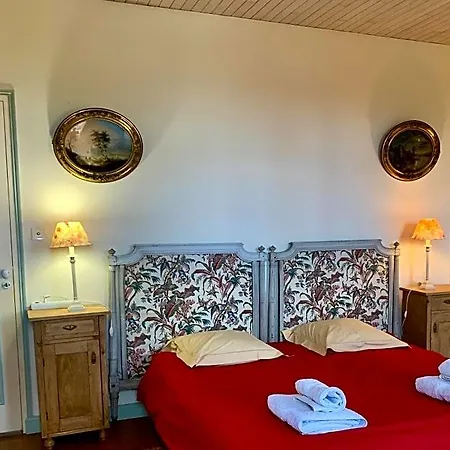 Logis De La Touche Bed & Breakfast 3*