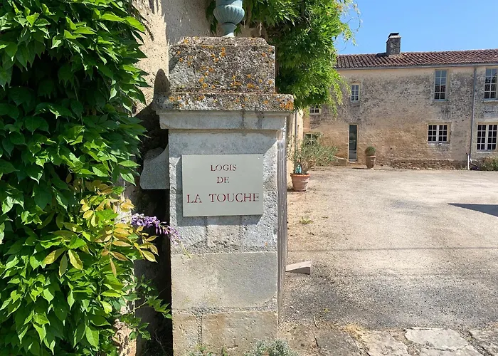 Logis De La Touche 3*